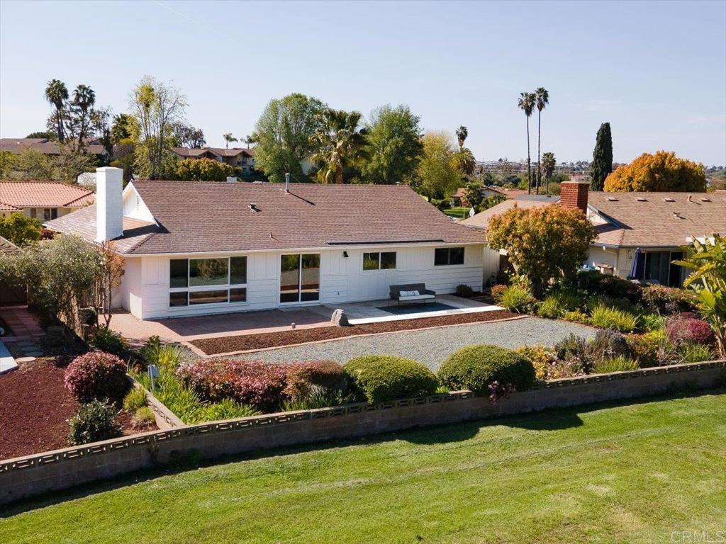 1009 La Reina Dr