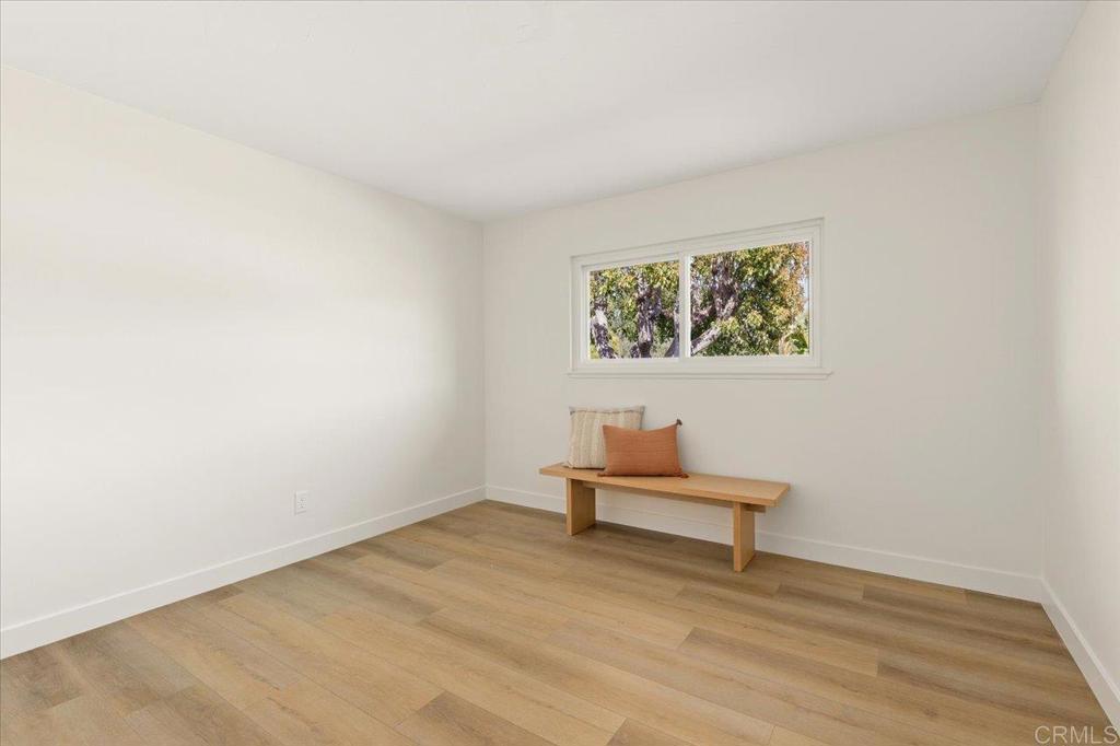 1009 La Reina Dr