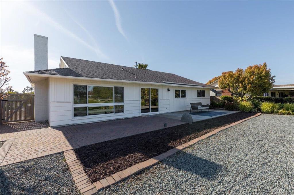 1009 La Reina Dr