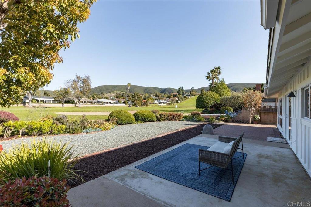 1009 La Reina Dr