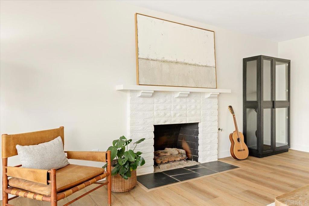 1009 La Reina Dr