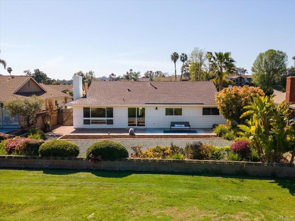 1009 La Reina Dr