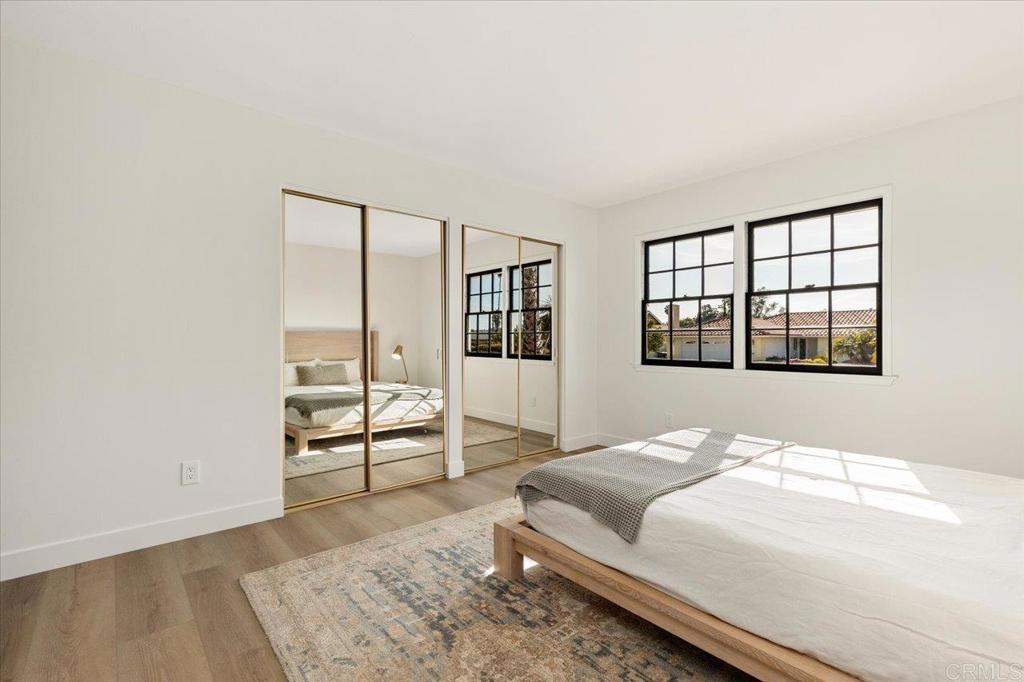 1009 La Reina Dr
