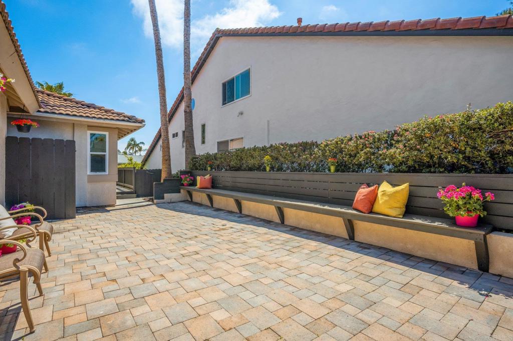 2463 Levante Street