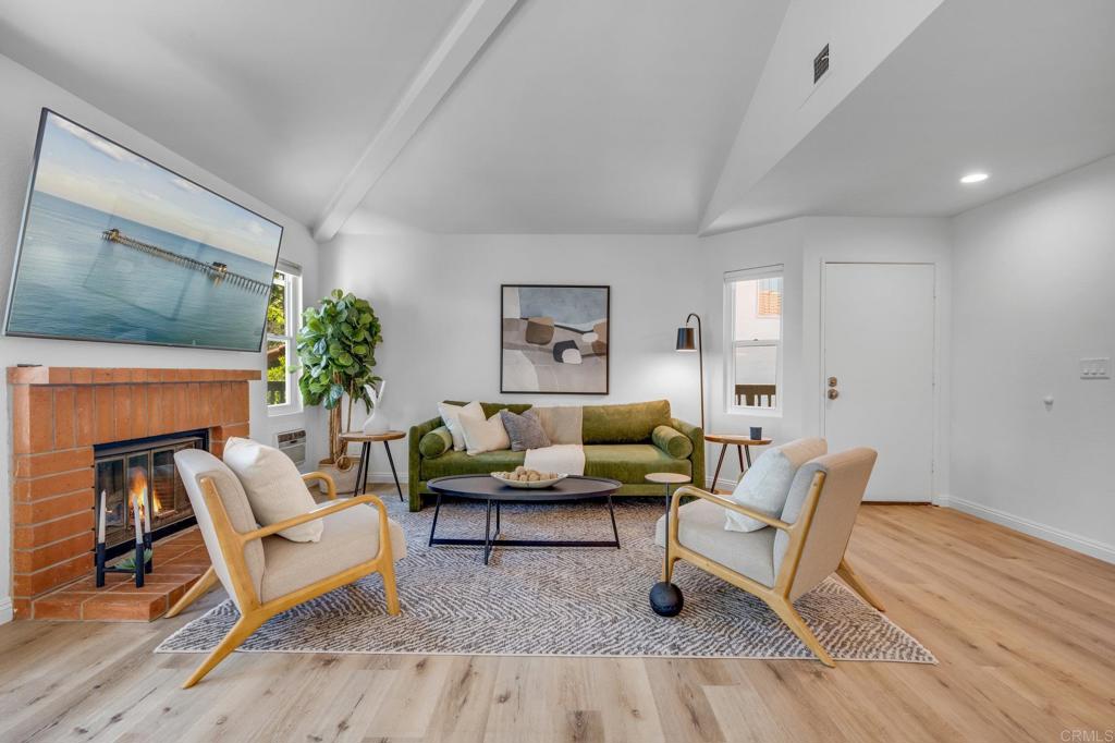 2463 Levante Street