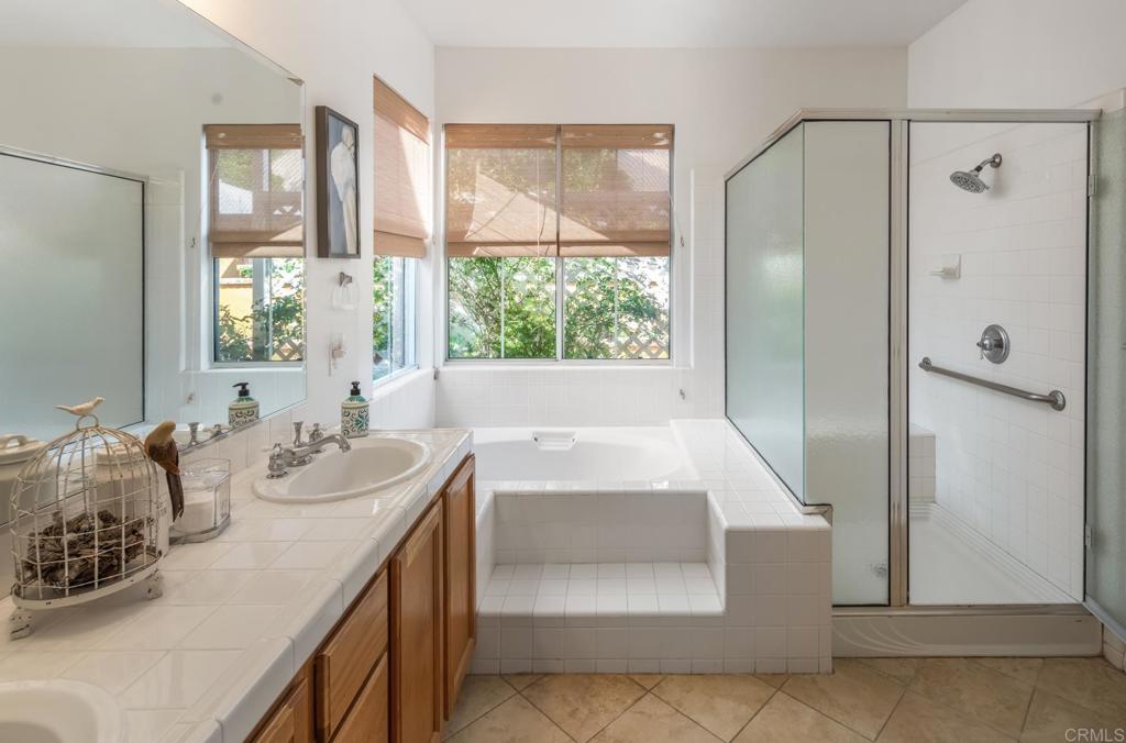 2908 Avenida Valera