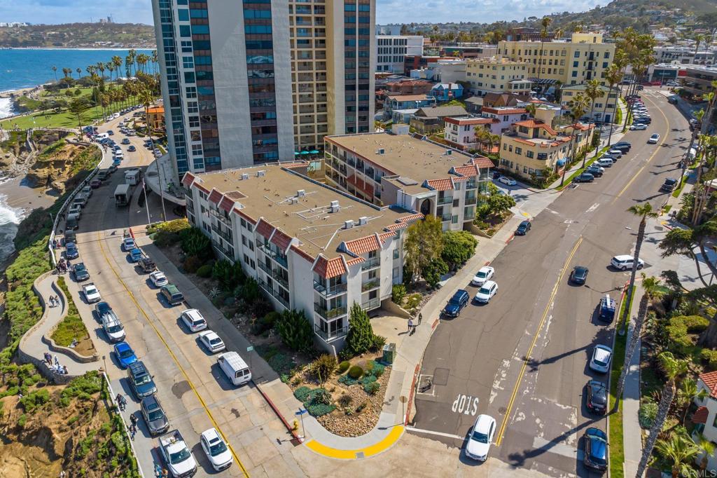 909 Coast Boulevard