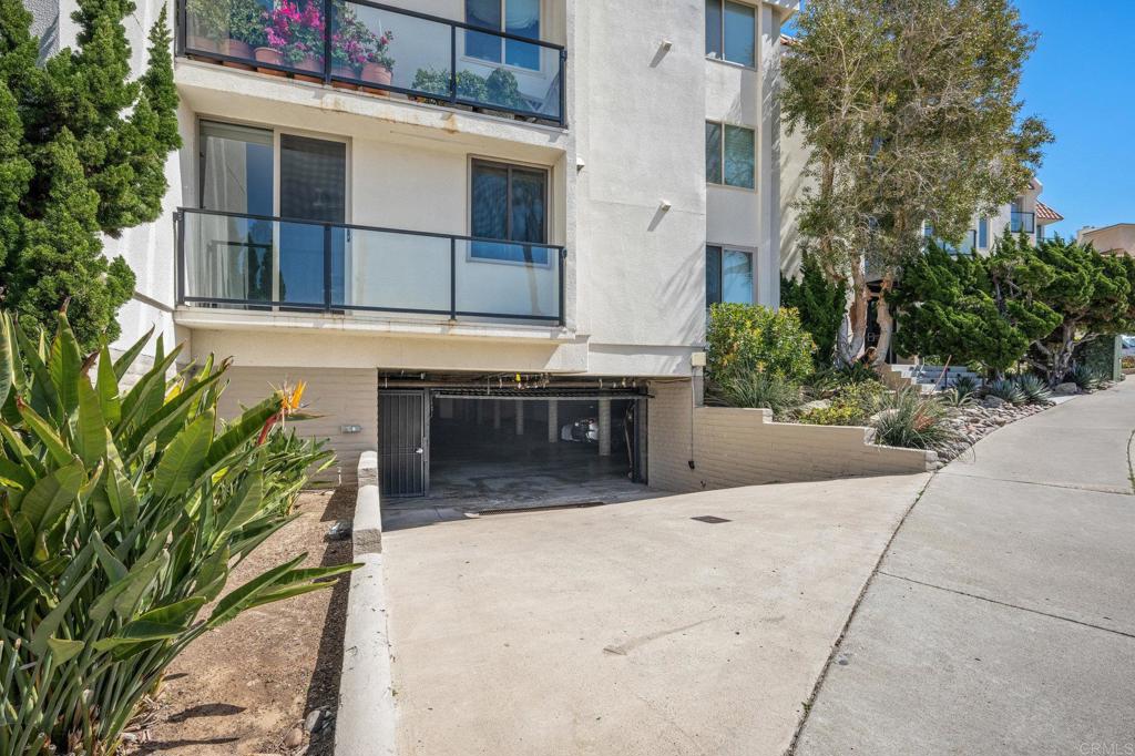 909 Coast Boulevard