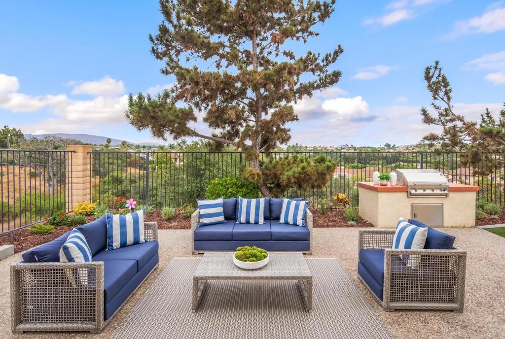 2279 Camino Robledo