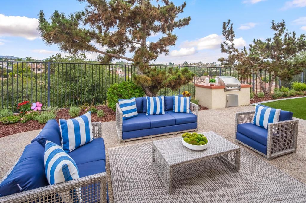 2279 Camino Robledo