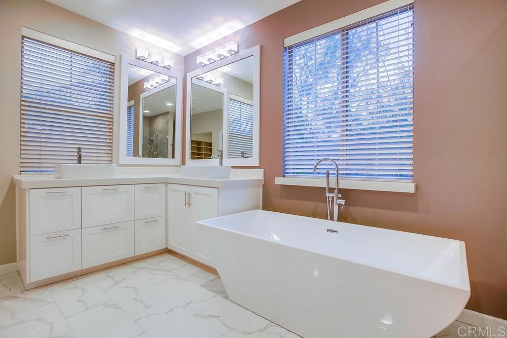 5041 Bella Collina