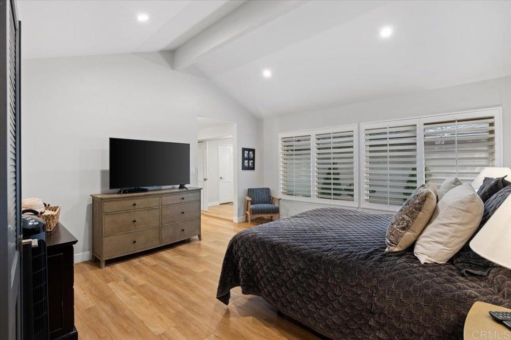 1227 La Casa Dr