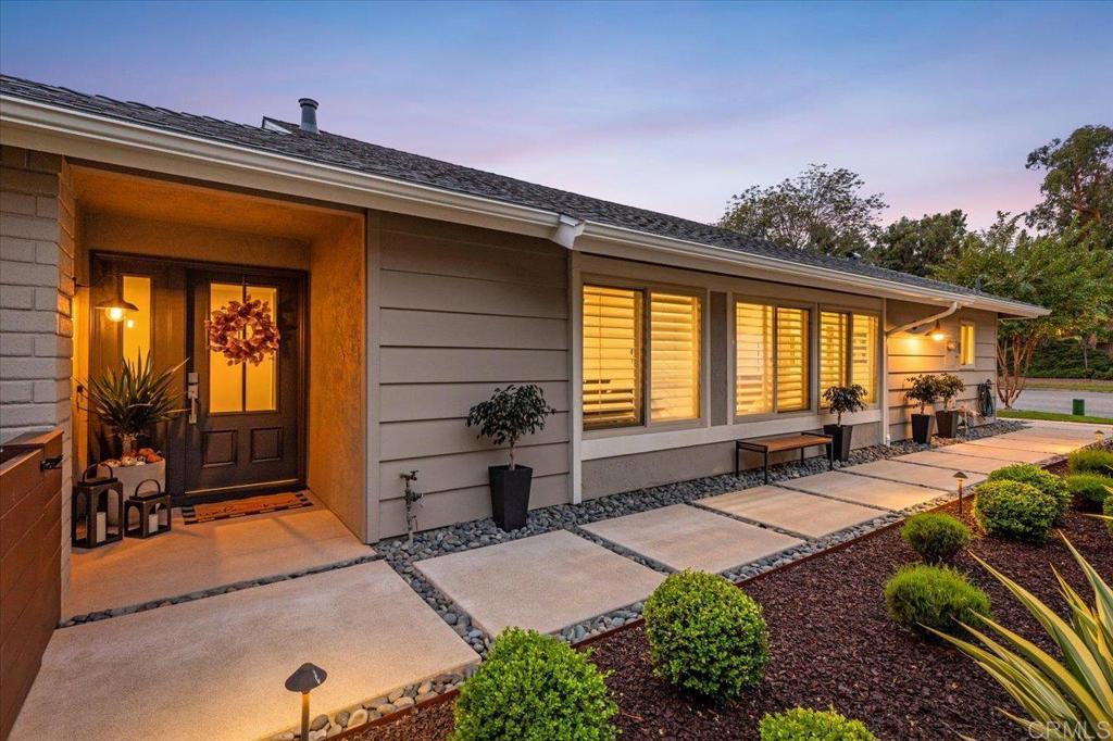 1227 La Casa Dr