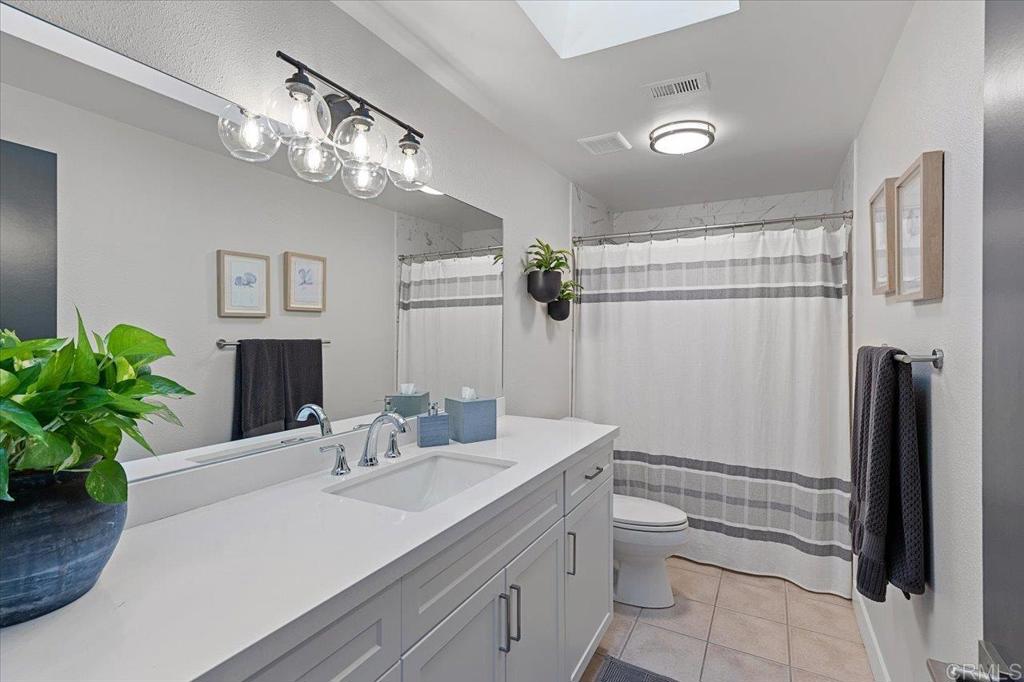 1227 La Casa Dr