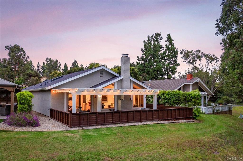 1227 La Casa Dr
