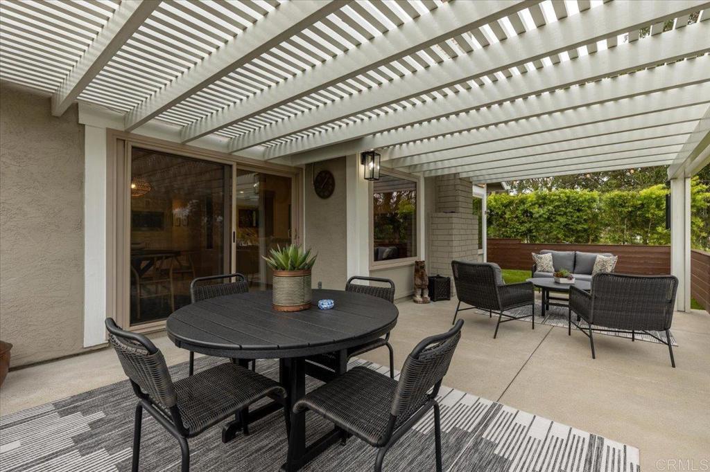 1227 La Casa Dr
