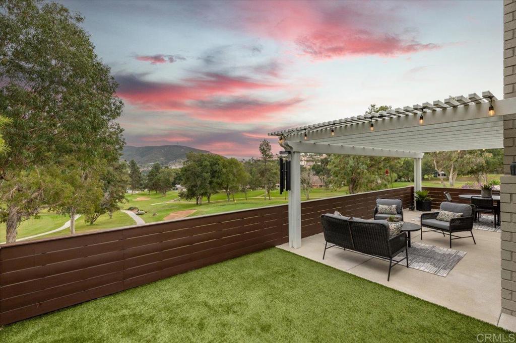 1227 La Casa Dr