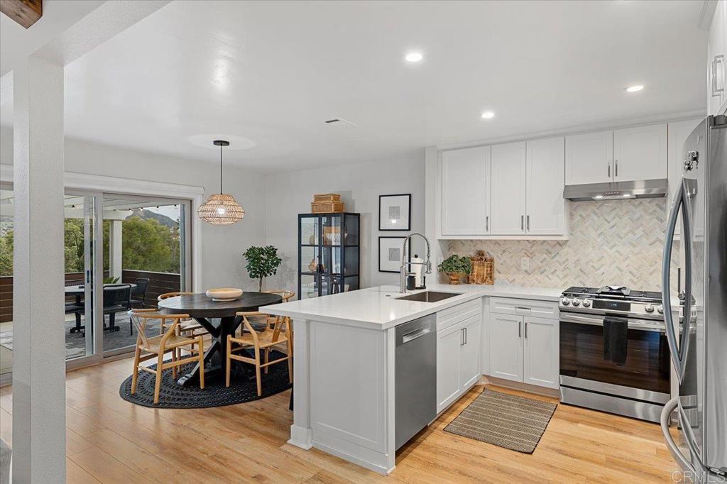 1227 La Casa Dr