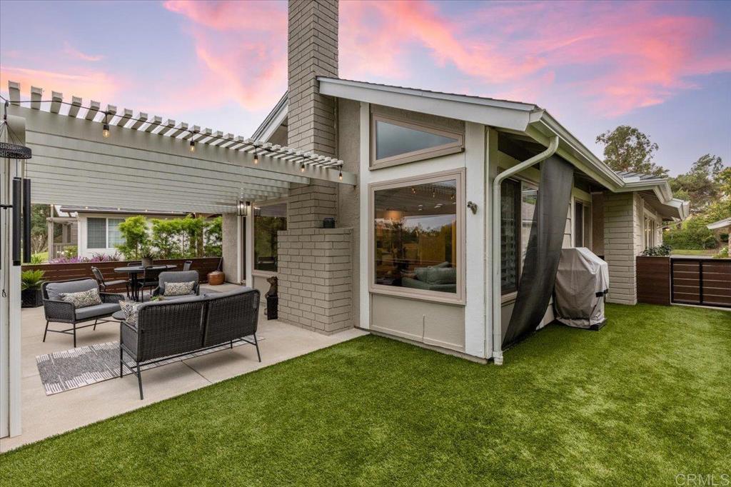 1227 La Casa Dr