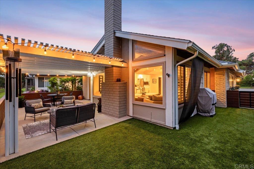 1227 La Casa Dr