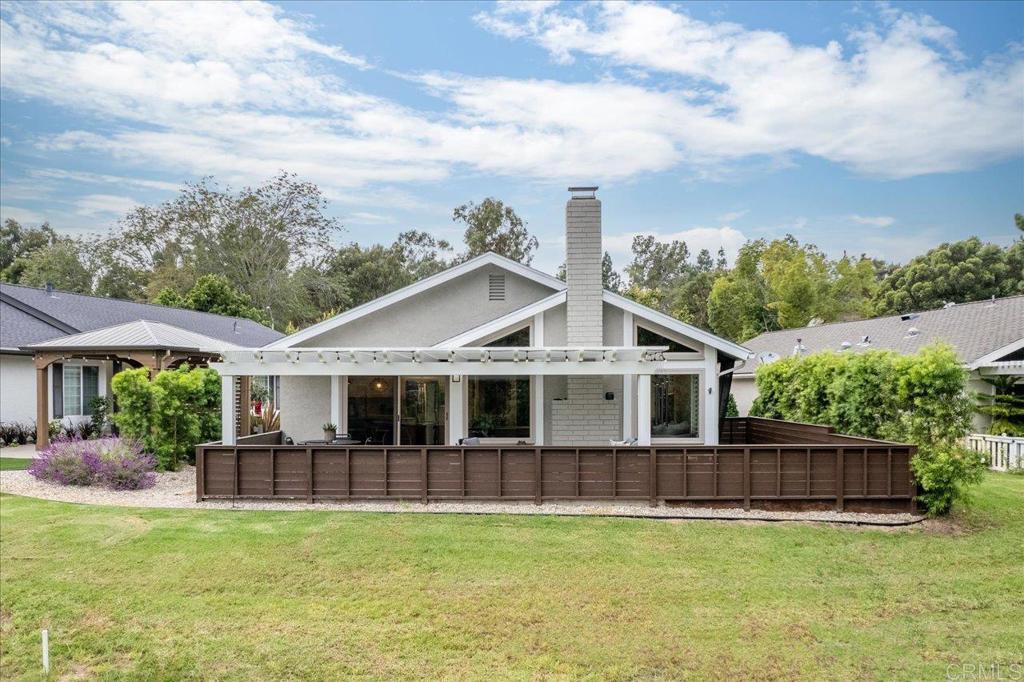 1227 La Casa Dr