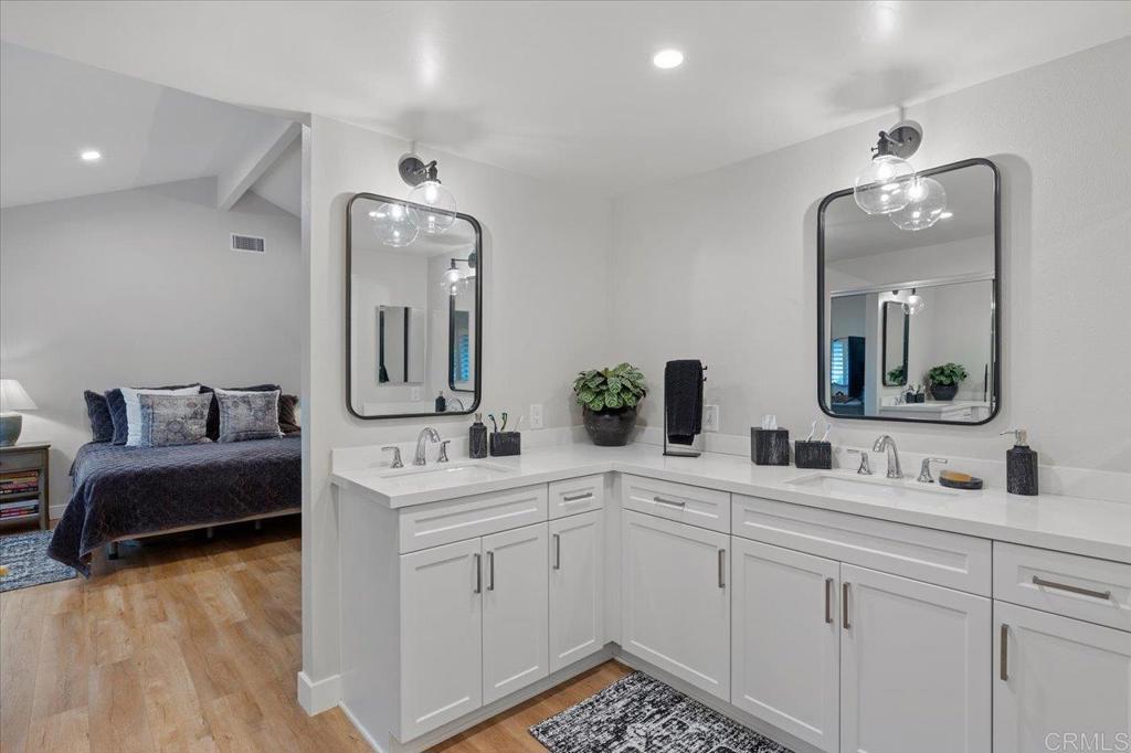1227 La Casa Dr