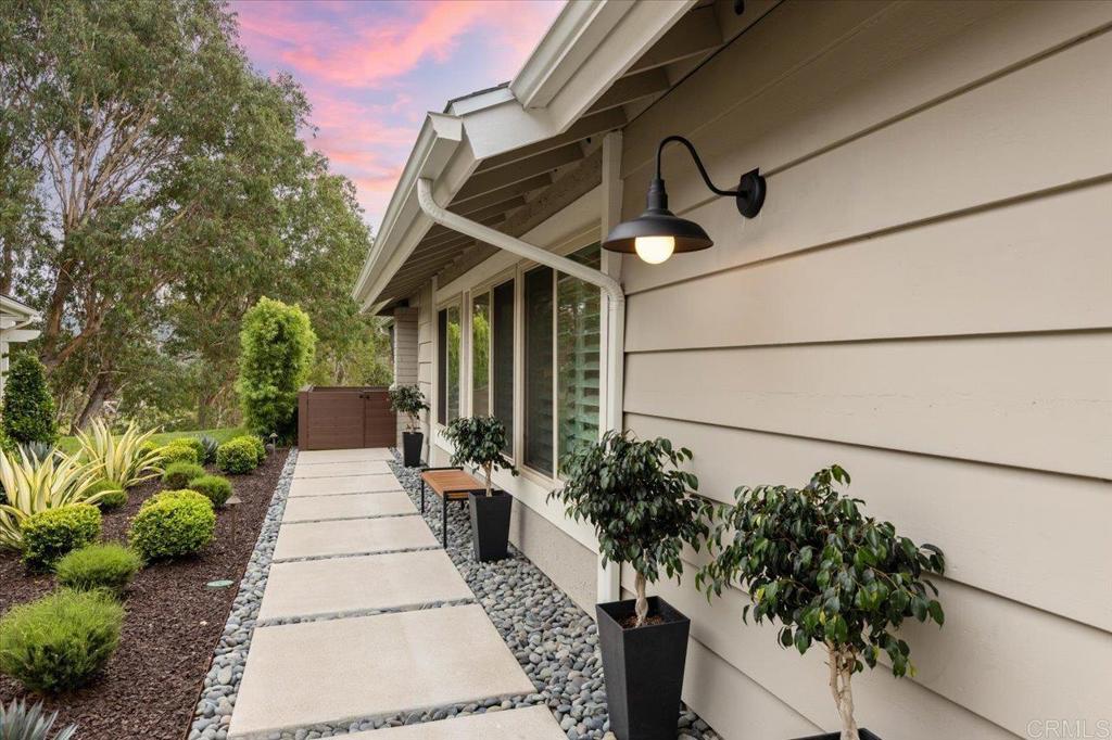 1227 La Casa Dr