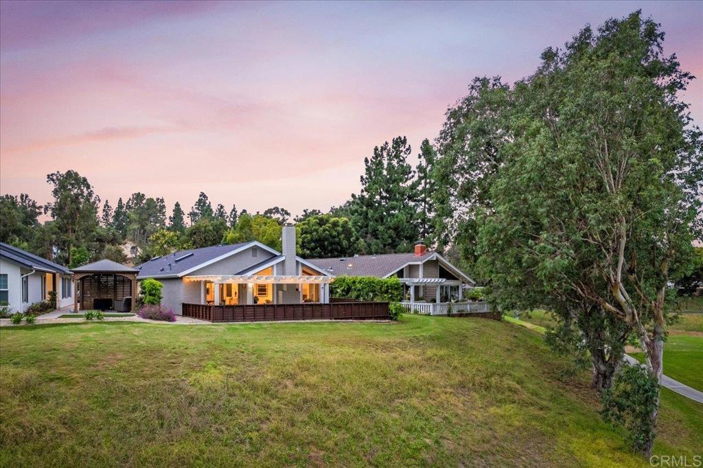 1227 La Casa Dr