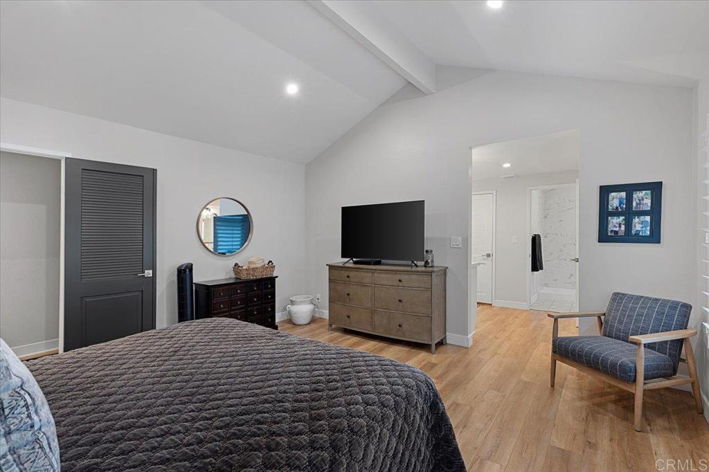 1227 La Casa Dr