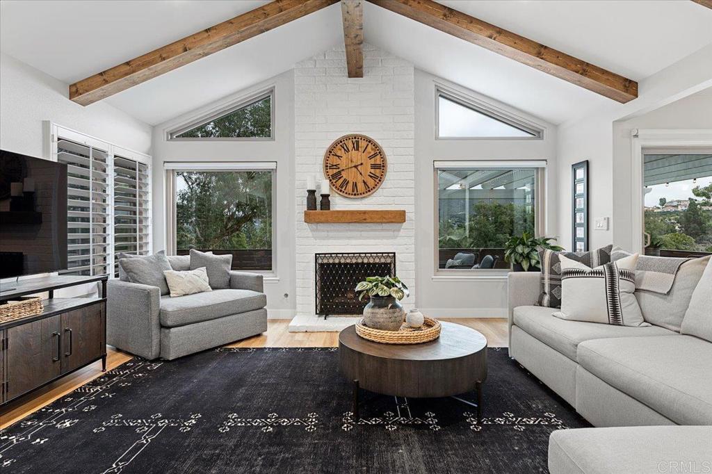 1227 La Casa Dr