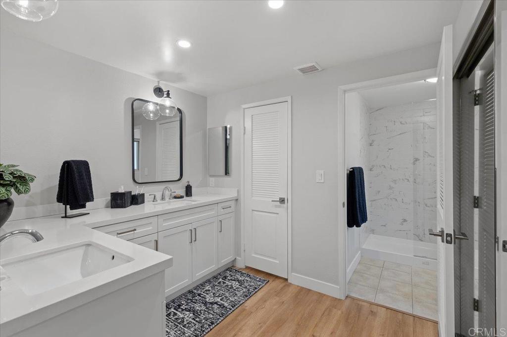 1227 La Casa Dr