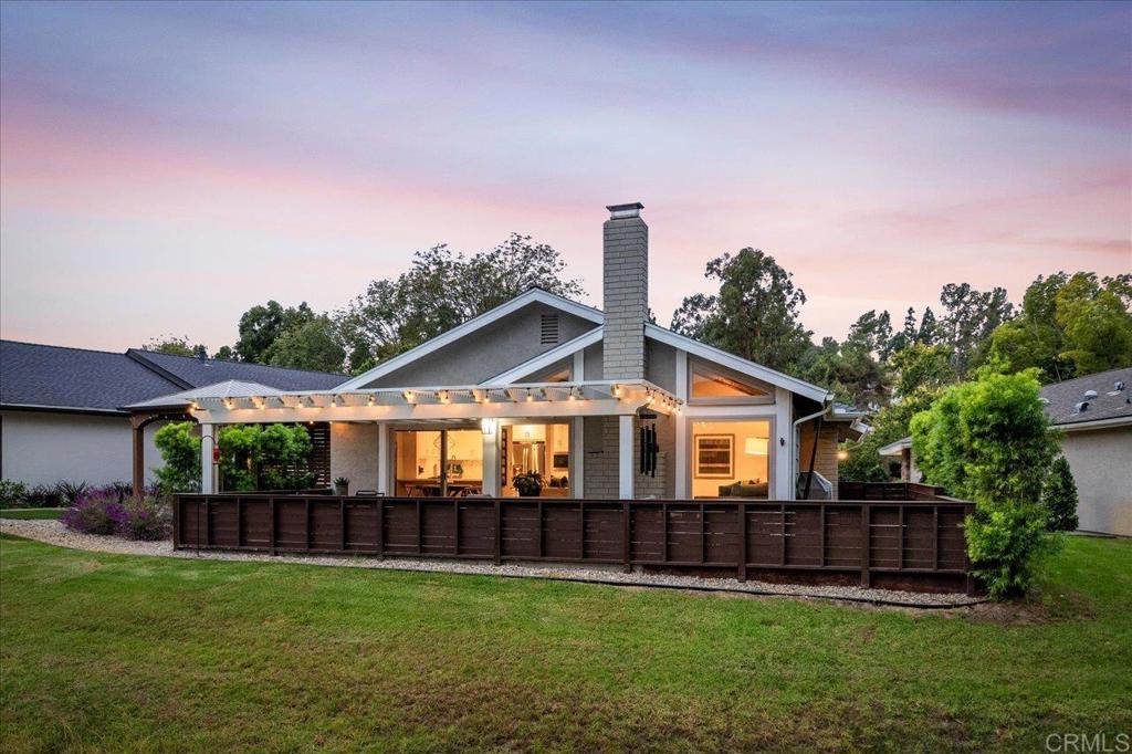 1227 La Casa Dr