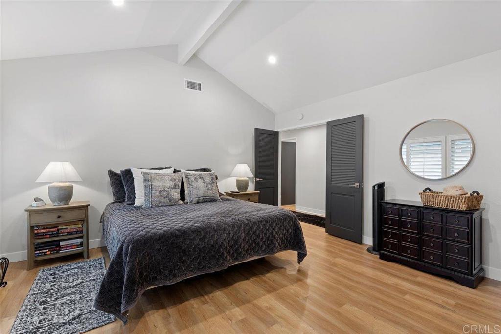1227 La Casa Dr