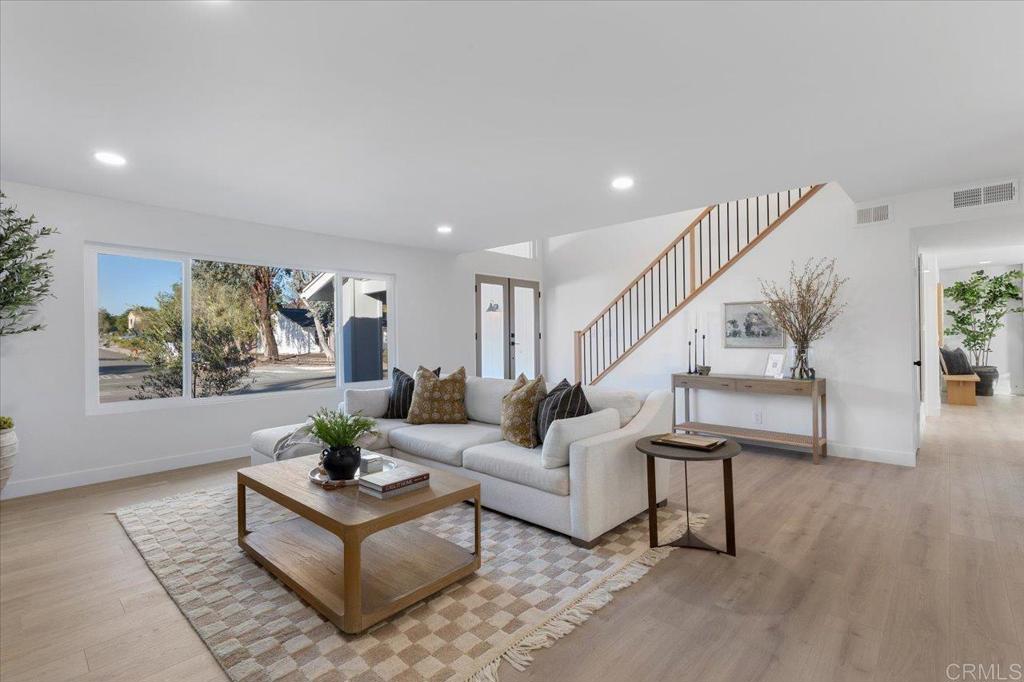 2927 Levante St