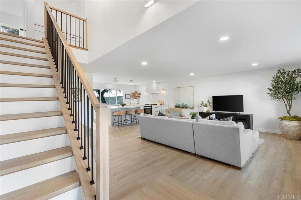 2927 Levante St