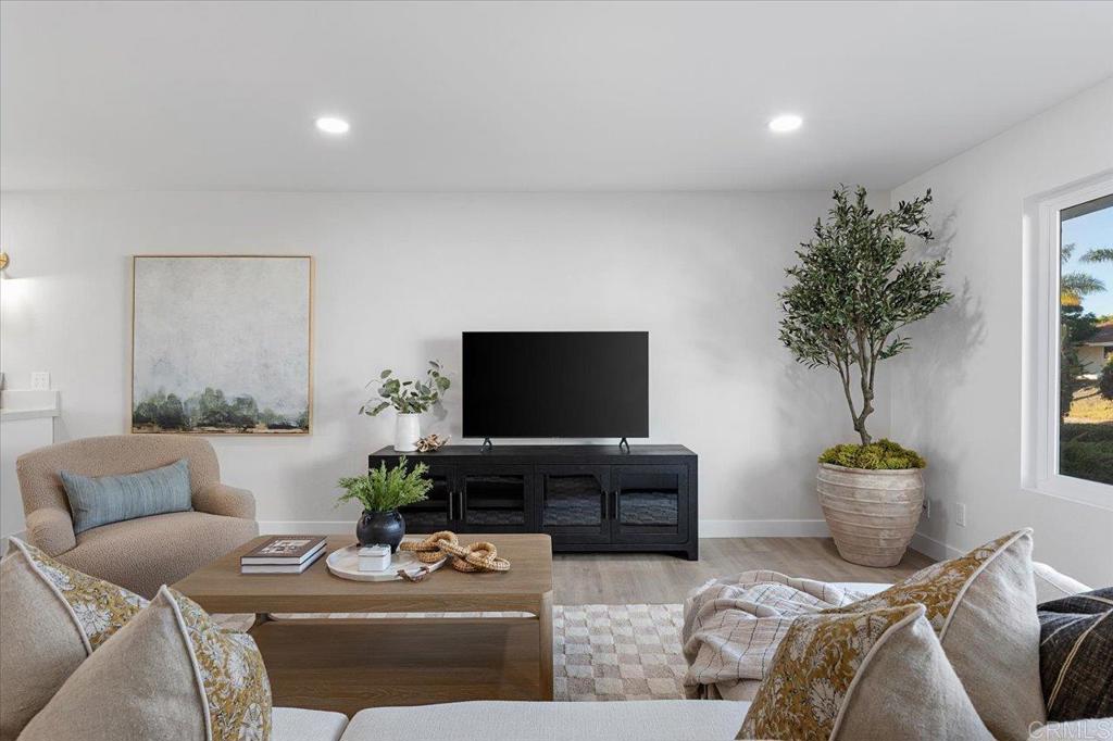 2927 Levante St
