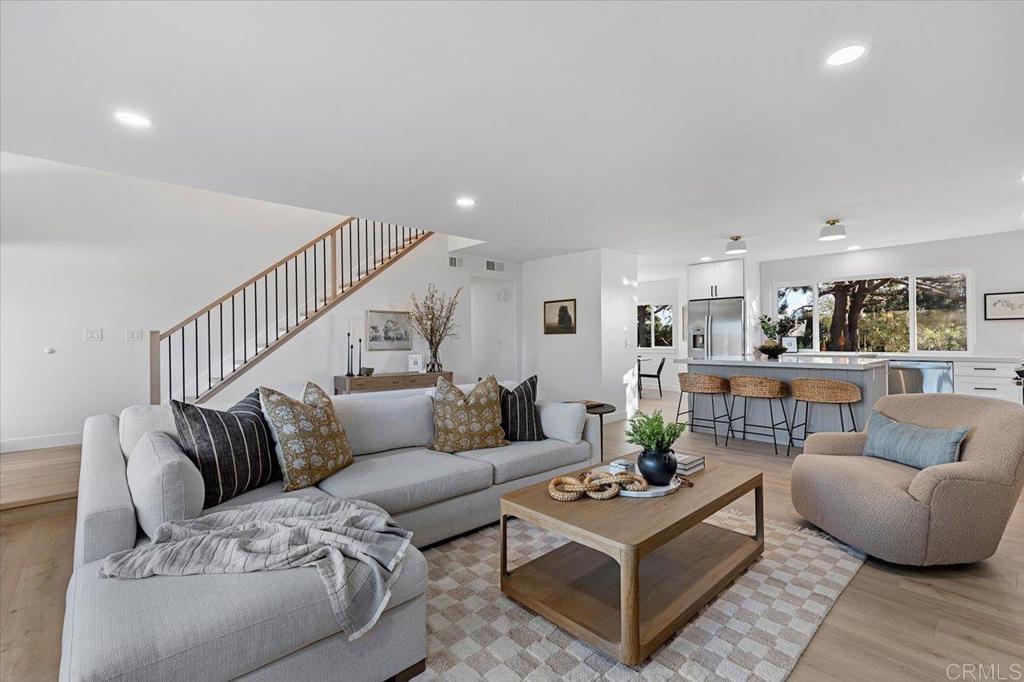 2927 Levante St