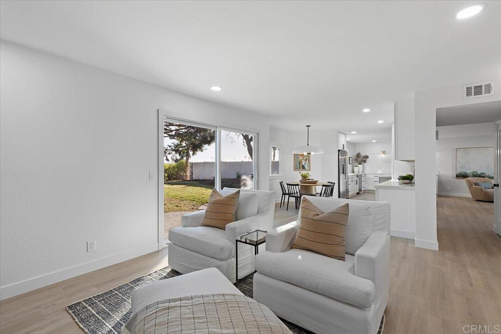 2927 Levante St