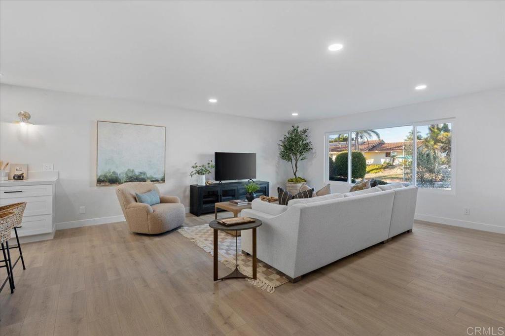 2927 Levante St