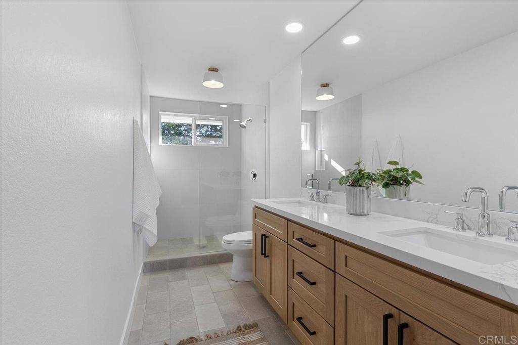 2927 Levante St