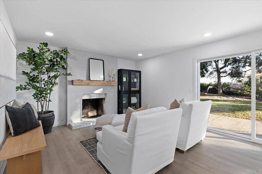 2927 Levante St