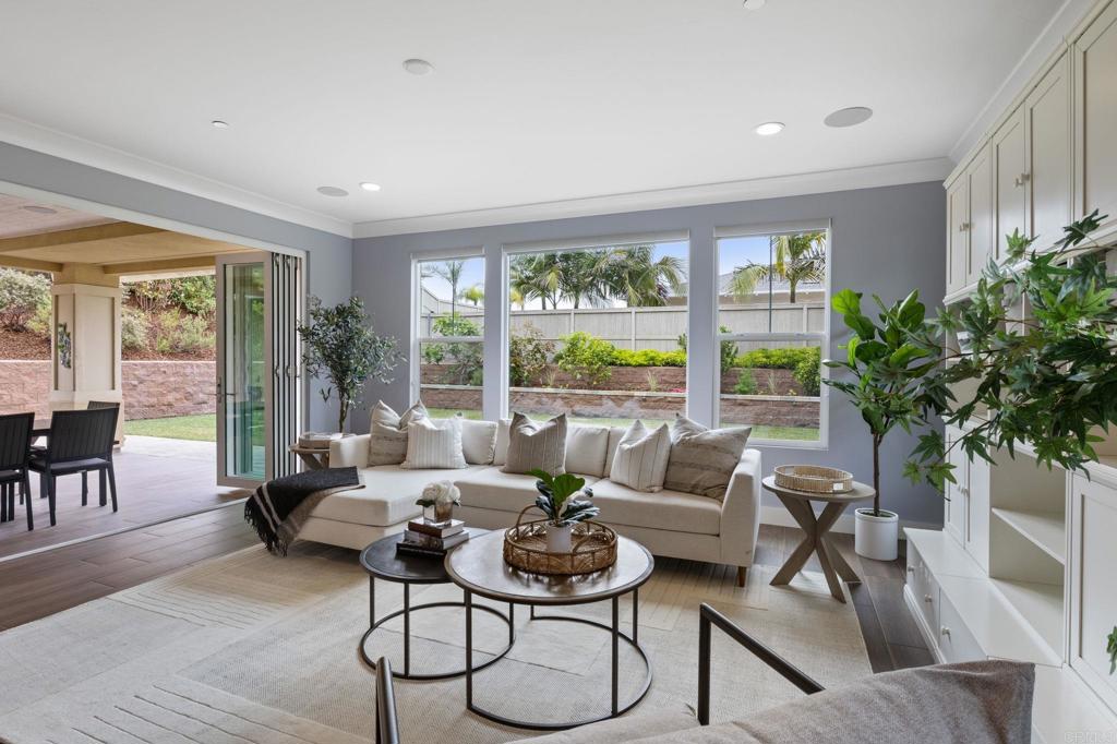 2887 CREST Drive