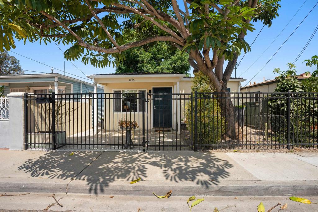 1776 Pentuckett Avenue