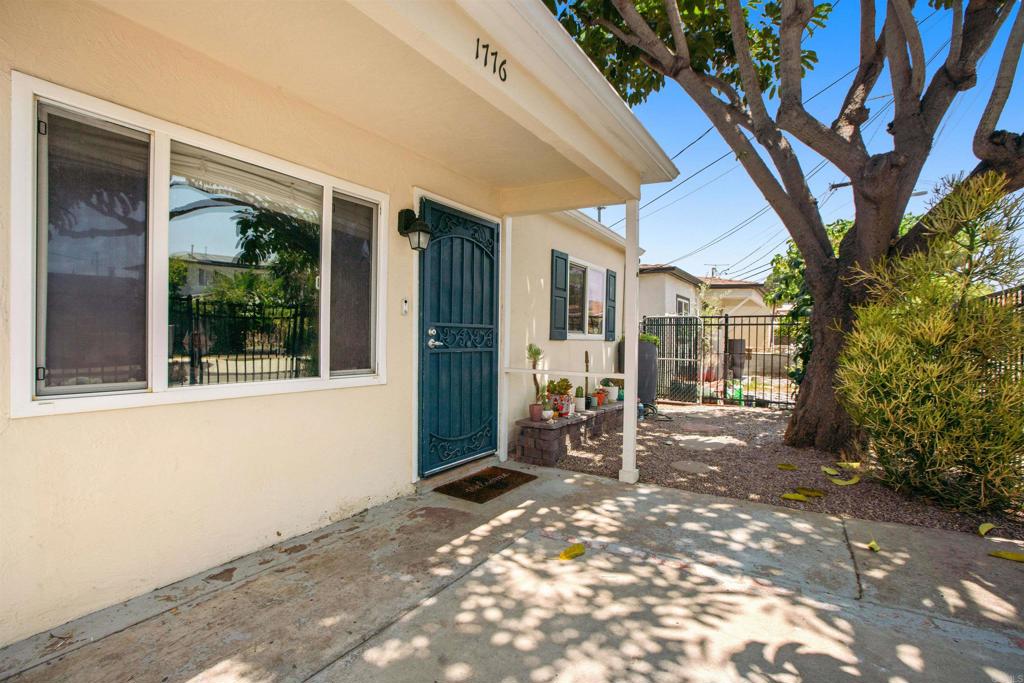 1776 Pentuckett Avenue