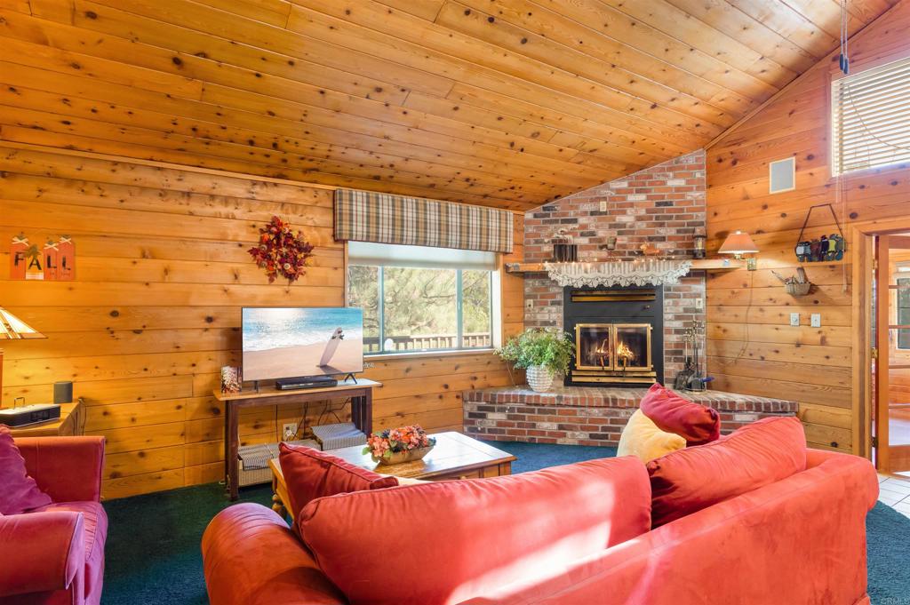 1275 CANYON Drive
