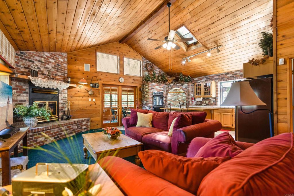 1275 CANYON Drive