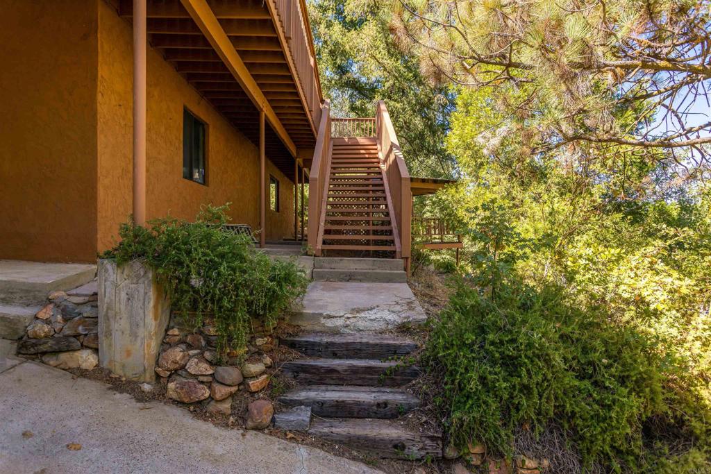 1275 CANYON Drive