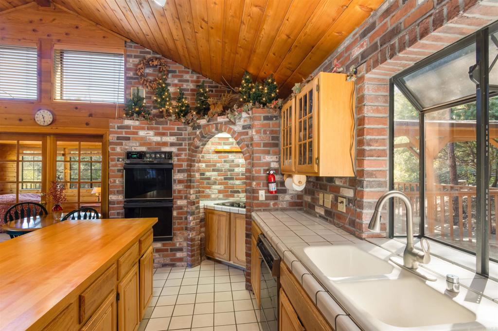 1275 CANYON Drive