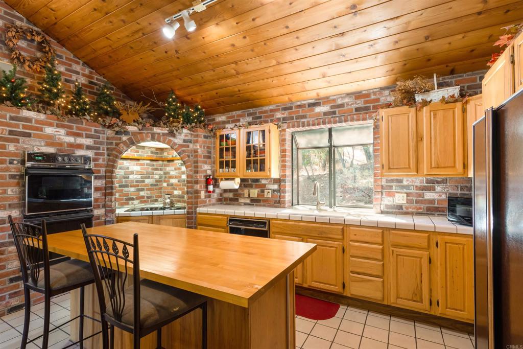 1275 CANYON Drive
