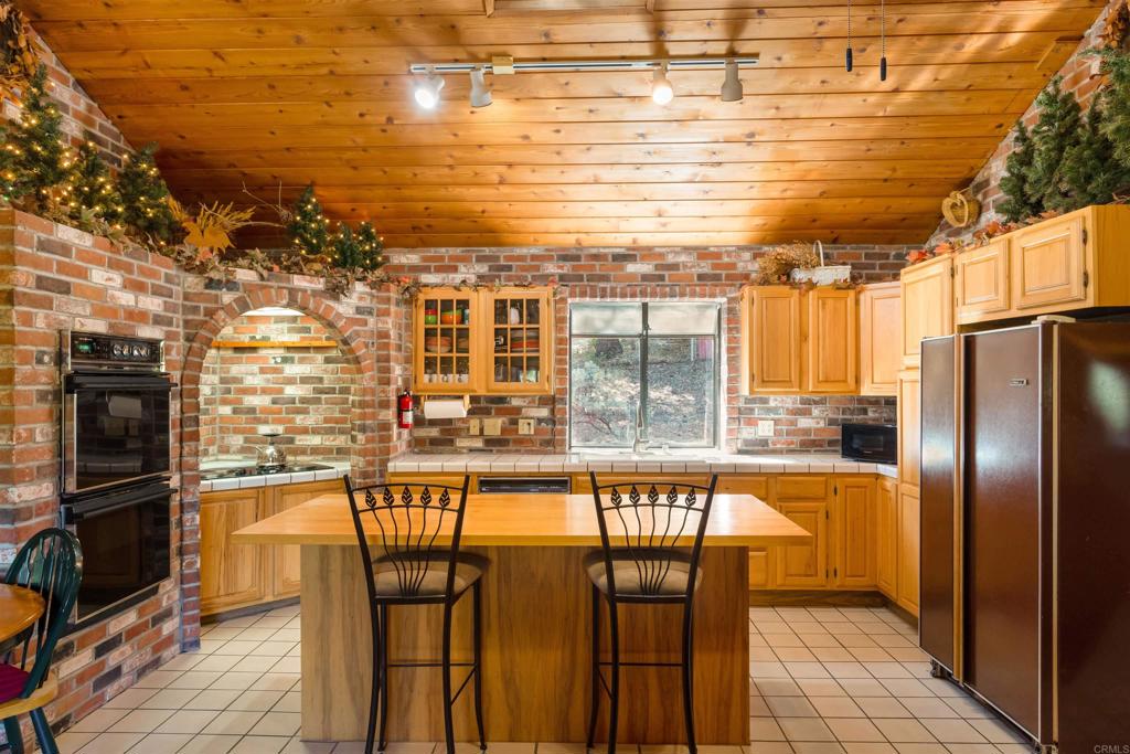 1275 CANYON Drive